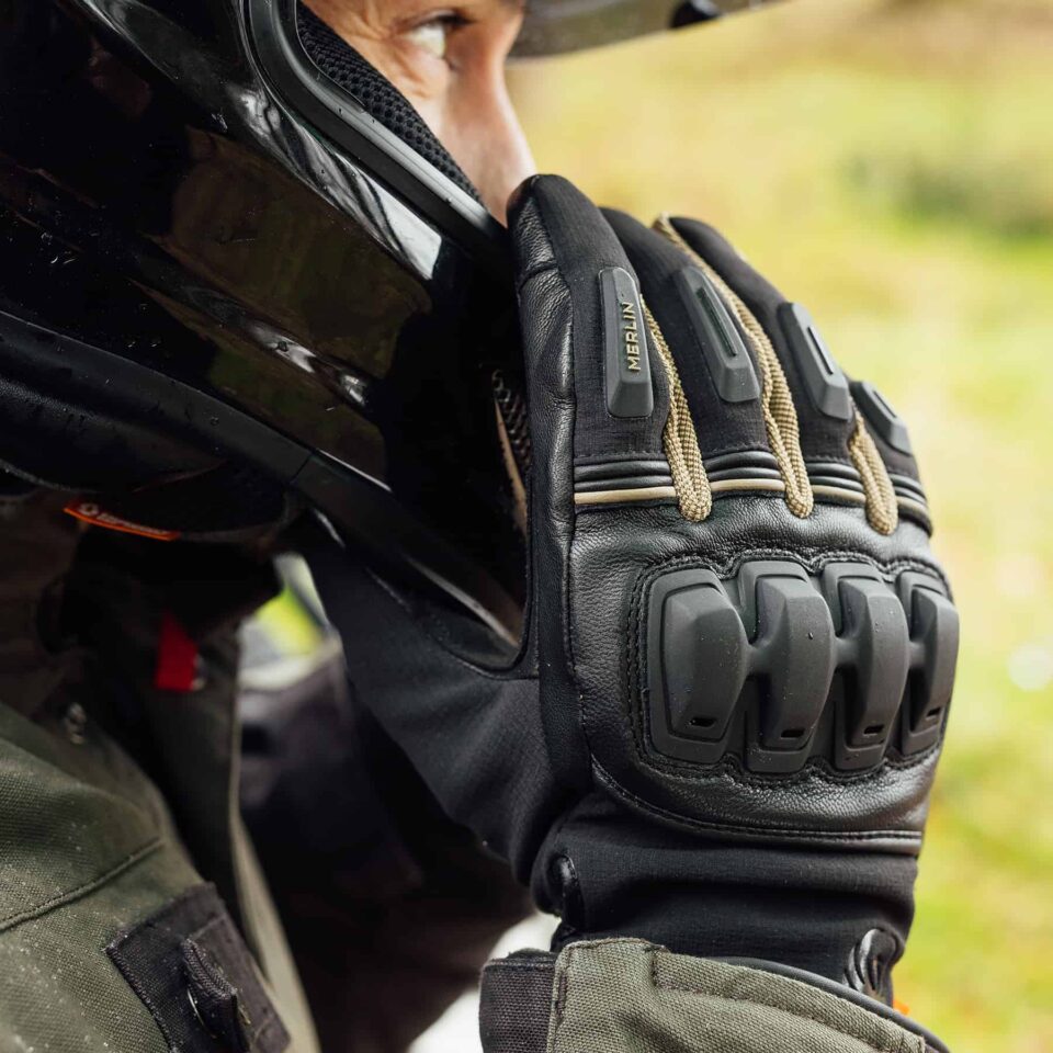 Jura Glove Earth Hand